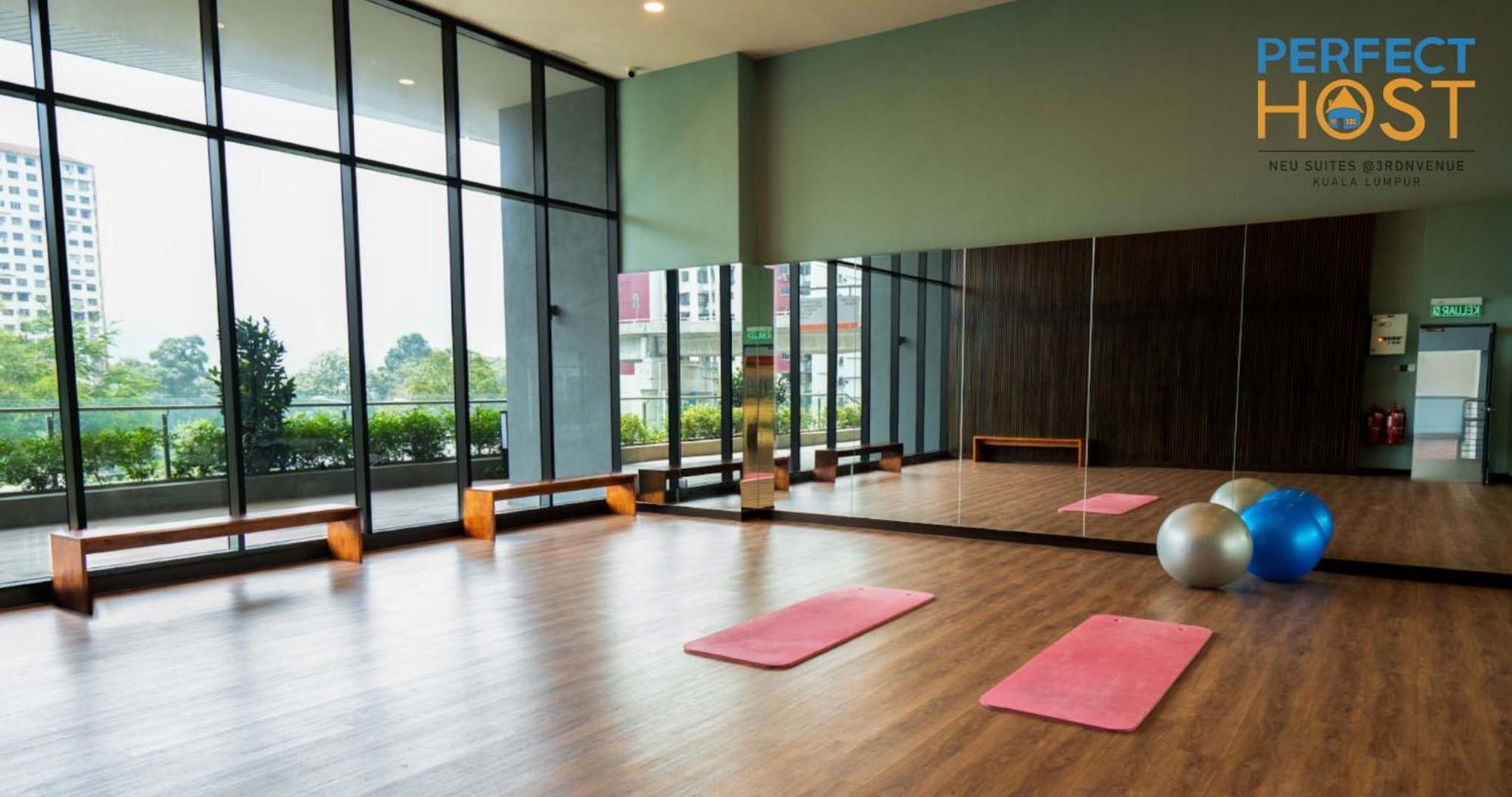Neu Suites @ 3Rdnvenue By Perfect Host 쿠알라룸푸르 외부 사진